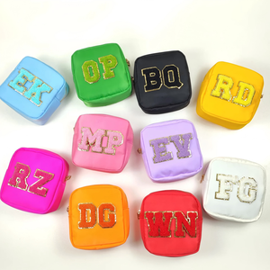 Bolsa de Maquillaje Personalizada con Letras Bordadas, Bolsa de Cosméticos de <span class=keywords><strong>Viaje</strong></span>, Organizador de Artículos de Aseo Impermeable de Nailon con Cierre para <span class=keywords><strong>Mujer</strong></span> - Product Image 5