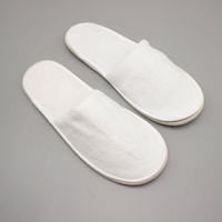 Pantoufles d'hôtel en gros Pantoufles d'intérieur jetables en velours et blanc Pantoufles personnalisées Spa invité pas cher