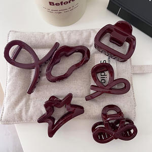 Clip <span class=keywords><strong>à</strong></span> cheveux rouge Ancla, élégant clip en plastique en forme de requin pour les coiffures mi-hautes <span class=keywords><strong>à</strong></span> l'arrière de la tête, accessoire polyvalent indispensable pour les chignons - Product Image 3