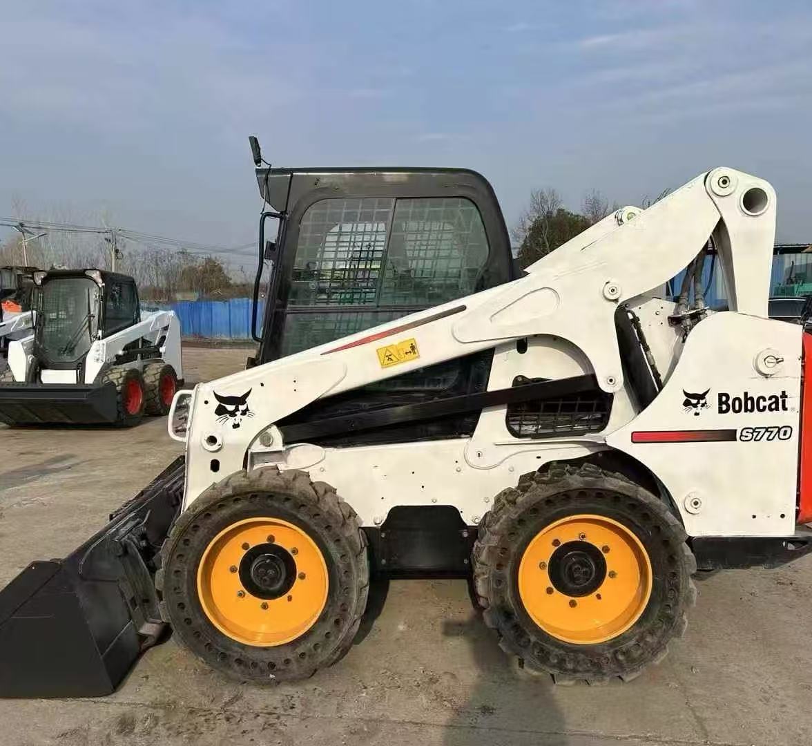 Подержанный мини-погрузчик с бортовым рулевым погрузчиком Bobcat S770 оригинальный Подержанный небольшой погрузчик с бортовым рулевым погрузчиком bobcat с ковшом высокого качества