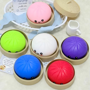 Venta al por mayor de fábrica: 11 estilos de juguete antiestrés gigante realista con forma de dumpling, bola de masa suave para apretar, juguete sensorial de descompresión con vaporera de bambú - Product Image 4