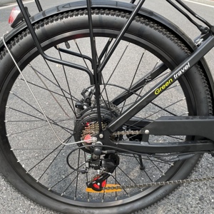 Vélo électrique de ville élégant pour femmes de 26 pouces, moteur sans balais 350W 36V, Shimano 7 vitesses, batterie amovible, parfait pour la conduite urbaine - Product Image 4