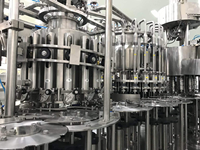 Machine de remplissage et de bouchage entièrement automatique pour jus à chaud, 24000 BPH, ligne de bouteilles PET 500ml 1000ml 2000ml pour usine de boissons