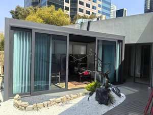 Pérgola Moderna de Aleación de Aluminio con Motor Eléctrico, Puerta <span class=keywords><strong>Enrollable</strong></span>, Toldo, Protección Contra el Viento y la Lluvia, Persianas, Pabellón - Product Image 2