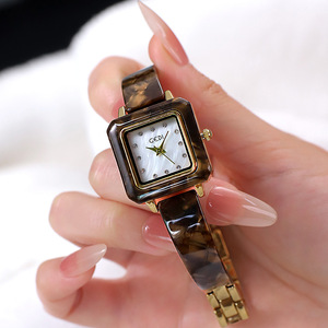 Reloj de Pulsera de Cuarzo para Mujer, Moderno, de Lujo Ligero, Exquisito, de Alta Gama, Elegante, Estilo Vintage - Product Image 2