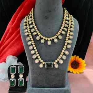 Parure de collier et boucles d'oreilles de mariage et de soirée, plaqué or, avec Kundan poli et Moissanite, style victorien - Bijoux longs et luxueux - Product Image 1
