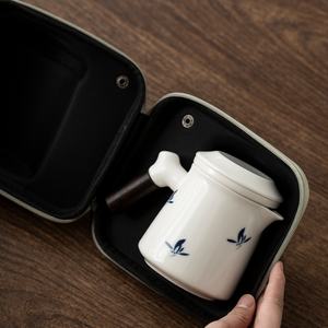 <span class=keywords><strong>Service</strong></span> à thé portable en céramique et <span class=keywords><strong>porcelaine</strong></span> au design vintage, étui en cuir compact, <span class=keywords><strong>service</strong></span> à thé Kung Fu pour les réunions de bureau et les invités - Product Image 3