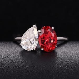 Élégance sur mesure, bague de fiançailles de luxe à double pierre en rubis de laboratoire ovale et moissanite en or blanc 18K 14K, cadeau d'anniversaire pour femme - Product Image 4