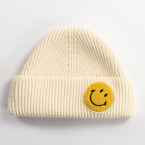 <span class=keywords><strong>Bonnet</strong></span> pour femmes tricoté polyvalent de nouveau Style avec motif Smiley <span class=keywords><strong>bonnet</strong></span> de mode en tricot coloré acrylique pour adultes - Product Image 3
