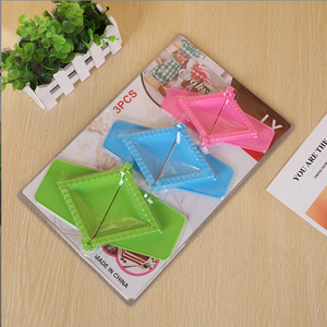 Moule manuel créatif en plastique pour la fabrication de raviolis, idéal pour la cuisine domestique, pour former et presser les raviolis. - Product Image 1