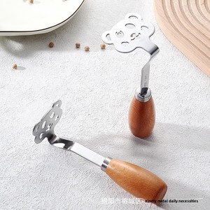 Écrase-pommes de terre manuel en acier inoxydable 304 en forme d'<span class=keywords><strong>ours</strong></span> avec manche en bois, outil pour purée de patate douce et aliments pour bébé, presse-<span class=keywords><strong>ail</strong></span> de cuisine - Product Image 4