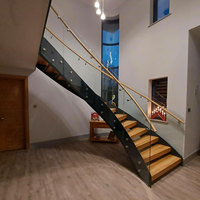 Escalier en colimaçon courbé, intérieur, luxe, décoration moderne pour la maison, marches en bois massif, escalier à double poutre latérale