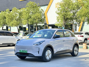 Geely Xingyuan 310 Youth BEV d'occasion 2026, conduite à gauche, 5 portes, 5 places, mini-berline, autonomie 310 km, batterie LFP 30 kWh, violet <span class=keywords><strong>sur</strong></span> noir - Product Image 2
