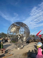 Décor de parc extérieur Sculpture de globe du monde en acier inoxydable Décoration extérieure de jardin Sculpture de globe du monde en acier inoxydable en métal