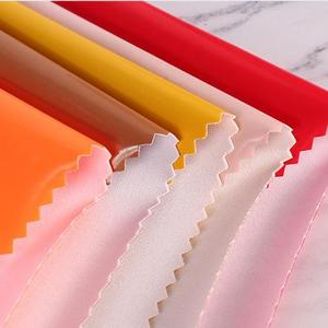 Tissu en <span class=keywords><strong>simili</strong></span> <span class=keywords><strong>cuir</strong></span> PU extensible 4 directions de haute qualité <span class=keywords><strong>pour</strong></span> vêtements, robes, gants, jupes, vestes, sacs, résistant à l'eau - Product Image 3
