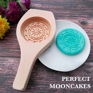 Moule à gâteau de lune en bois personnalisé, solide et durable, pour le Festival de la Mi-Automne, moule à fleurs pressées, emporte-pièces pour biscuits - Product Image 2