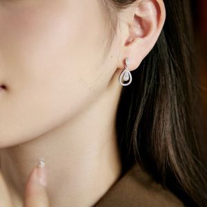 Pendientes de Novia Dylam con Forma de Lágrima, Elegantes para Bodas y Graduaciones, para Mujeres, Novias y Damas de Honor, con Circonita Cúbica 5A y Corte Baguette - Product Image 3