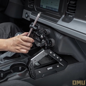 Poignée de console centrale OMU pour Bronco en aluminium / fibre de carbone avec support de téléphone, accessoire tout-terrain - Product Image 1