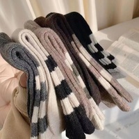 Chaussettes mi-mollet décontractées pour femmes, style universitaire, à double rayure, en polyester et coton absorbant la transpiration, pour l'hiver