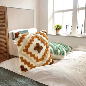 Housse de coussin carrée brodée en toile, style bohème, tuftée en usine, faite à la main, à motifs géométriques, avec pompons à lignes épaisses, pour le marché international - Product Image 2