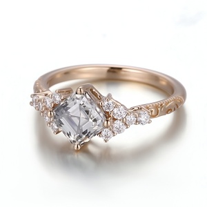 Anillo de Oro de 10k con Corte Asscher de Diseño Clásico de Lujo, con Moissanita Gris Blanca, Regalo de Compromiso o Aniversario para Mujer - Product Image 3