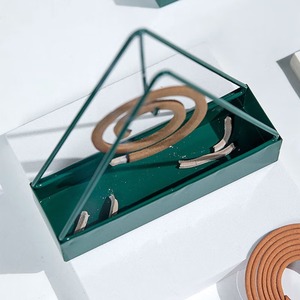 Soporte Triangular Metálico para Espirales Antimosquitos, Quemador de Incienso Verde o Negro para Uso en Interiores - Product Image 4