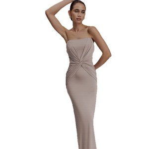 <span class=keywords><strong>Robe</strong></span> de soirée <span class=keywords><strong>longue</strong></span> pour femme, coupe trapèze, en soie de lait, à épaules dénudées et taille torsadée, élégante, couleur unie, longueur ras du sol, pour occasions formelles - Product Image 5