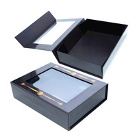Boîte cadeau carrée de luxe personnalisée avec fenêtre en PVC, carton rigide noir, couvercle transparent à rabat, fermeture magnétique, gaufrage