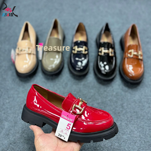 รองเท้าส้นเตี้ยผู้หญิง Sweet Bow Heart รุ่น Retro Mary Janes หนังแก้ว พื้นยาง หุ้มด้วยไมโครไฟเบอร์ สไตล์โลลิต้า - Product Image 2