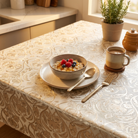 Nappe de table en PVC doré floral de luxe en gros, imperméable, en vinyle plastique, en rouleau, gaufrée, pour salle à manger
