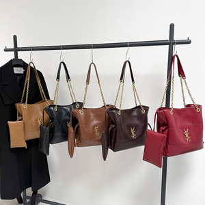 กระเป๋าสะพายไหล่ทรงโท้ทหนัง PU ลายโซ่สไตล์เรโทรสำหรับผู้หญิง รุ่นใหม่ประจำฤดูใบไม้ผลิปี 2026 ดีไซน์หรูหราทันสมัย จุของได้เยอะ พร้อมตัวล็อคแม่เหล็ก - Product Image 2