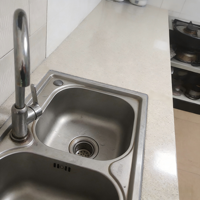 Nouvelles tendances Peinture époxy à base de sable coloré Revêtement liquide Auto-nivelant Effet marbre Résistant à la corrosion Peinture industrielle pour sols