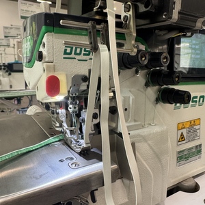 Nueva Máquina de Coser Overlock Industrial de Alta Velocidad S6-4AT-PUT/SD, Cama Plana, Alimentación Automática de Cinta Elástica, Construcción Metálica - Product Image 3