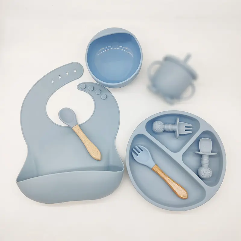 Toptan özelleştirilmiş su geçirmez silikon bebek önlüğü yumuşak BPA ücretsiz kullanımlık kauçuk silikon Placemat plaka kase besleme seti