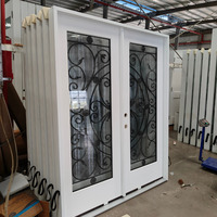 Porte d'entrée double en fibre de verre brossée blanche avec insert en fer forgé et vitrage, unité de porte extérieure avant