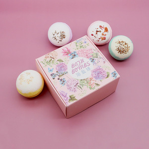 Bombas de Baño de Lavanda Orgánicas Naturales Hechas a Mano, Reducen la Ansiedad, Cuidado de la Piel, Relajantes, Impresas en Serigrafía, Caja de Regalo de 4 Piezas - Product Image 2