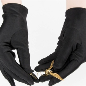 Gants en microfibre personnalisés très demandés pour la présentation de bijoux - Product Image 2