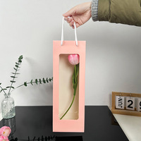 Fabricant de sacs cadeaux en PVC en stock sacs en papier de vin rouge à fenêtre transparente à longue bande pour emballage de bouquet de parfum à bougie
