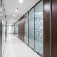 Cloison acoustique modulaire en acier de 84 mm pour centres commerciaux, écoles et établissements médicaux
