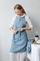 Tablier jetable en lin naturel bleu poussière avec poches, doux, couleur personnalisable, taille unique pour femmes et hommes, usage en restaurant