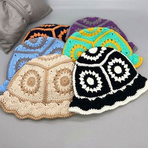 Chapeau Bob en Crochet Floral Fait Main Doux et Tricoté pour Femme – Idéal Hiver - Product Image 1