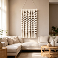 Décoration murale minimaliste moderne en macramé, faite à la main, avec pompons en coton, pour salon