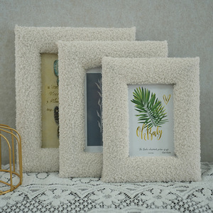 Cornice <span class=keywords><strong>Portafoto</strong></span> in Peluche Personalizzata con Logo, Stile Europeo, Espositore Rettangolare in Tessuto Teddy con Colore Personalizzato - Product Image 3