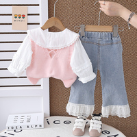 Ensemble 3 Pièces Tendance 2026 pour Bébé Fille : Gilet Tricoté avec Cœur, Chemise à Col Dentelle et Pantalon à Volants – Design Adorable