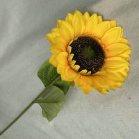 LO-303 Vente en gros OEM Tournesol artificiel hautement simulé 25 cm Tête de fleur détachable Tournesols en soie artificiels Fleur décorative