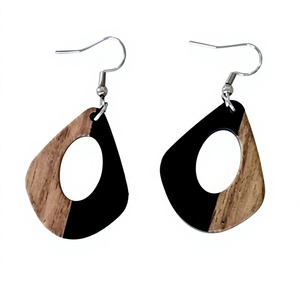 Nouvelles Boucles d'oreilles créoles tendance en bois et résine, motif texturé vert et violet, avec crochet plaqué or, bijoux vintage unisexe pour femme et soirée - Product Image 2