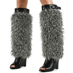 Bottes d'été à talons compensés hauts et bout ouvert, personnalisées, longues et moelleuses, pour femmes, avec boucles de ceinture sur le dessus, hauteur genou, en fourrure - Product Image 2