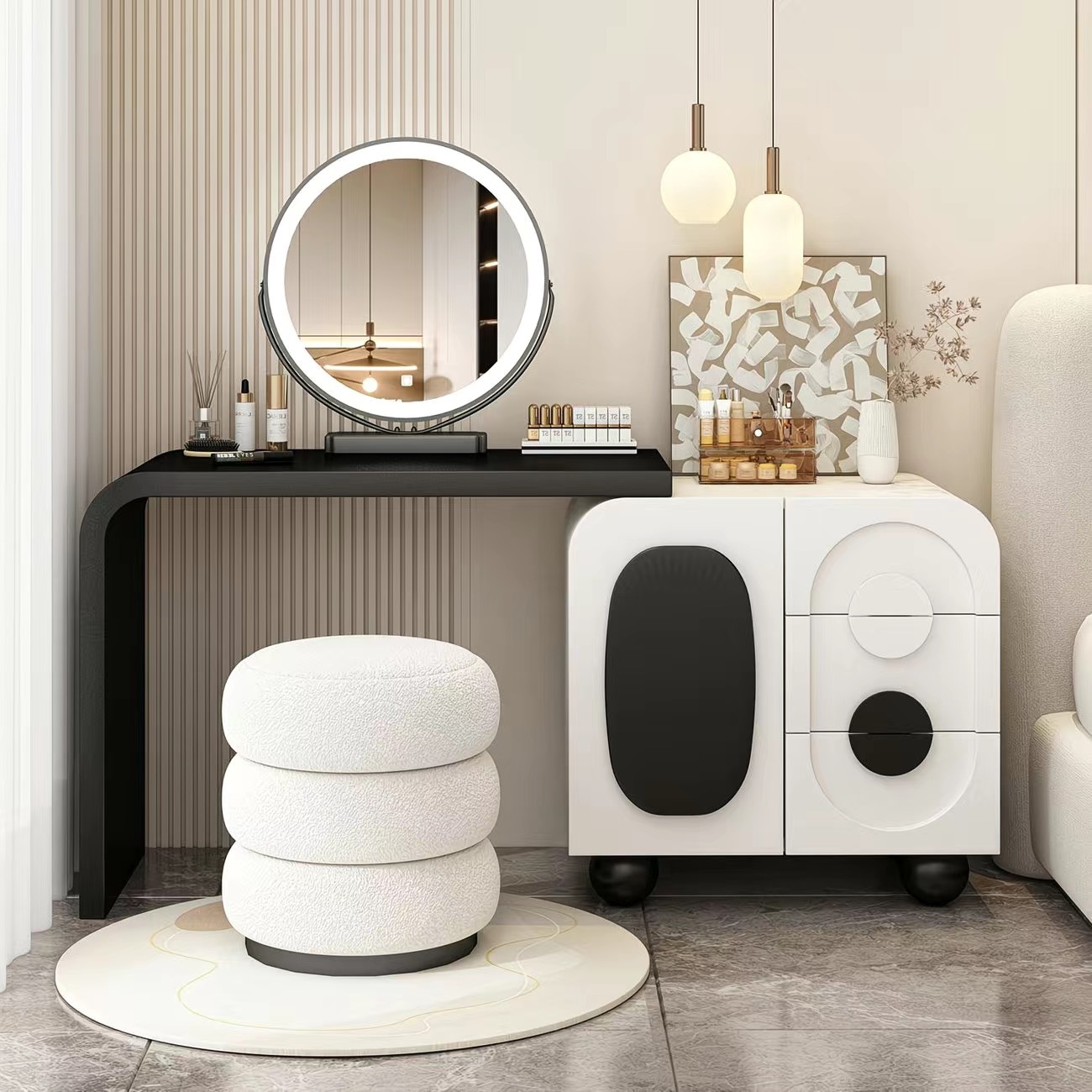 Table, armoire, miroir, tabouret