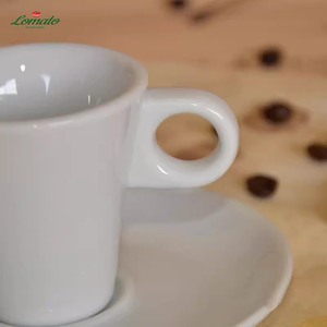 ชุดแก้วกาแฟเซรามิกสีขาวสั่งทำพิเศษ ดีไซน์หรูหรา พร้อมจานรอง คุณภาพสูง เหมาะสำหรับของชำร่วยงานแต่งงาน ร้านกาแฟ โรงแรม ขายส่งภาชนะบนโต๊ะอาหาร - Product Image 2