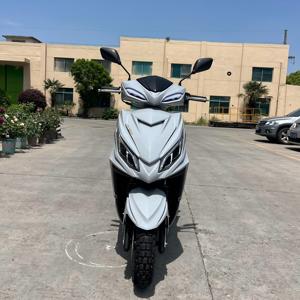 Qualité chaude 125CC Scooter HuanYing refroidi par Air <span class=keywords><strong>frein</strong></span> à disque <span class=keywords><strong>avant</strong></span> <span class=keywords><strong>frein</strong></span> à <span class=keywords><strong>tambour</strong></span> arrière pneu <span class=keywords><strong>avant</strong></span> et arrière 3.50-10 Scooter pratique - Product Image 2